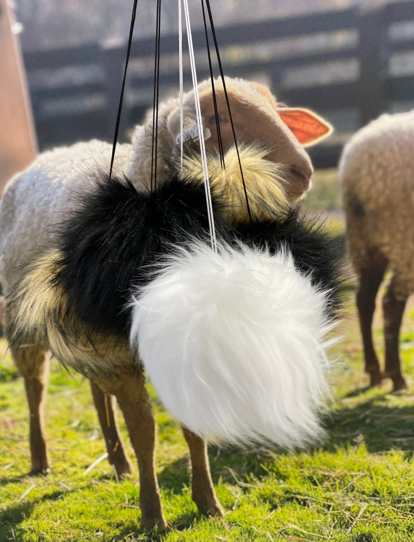 FAUX FUR POMS