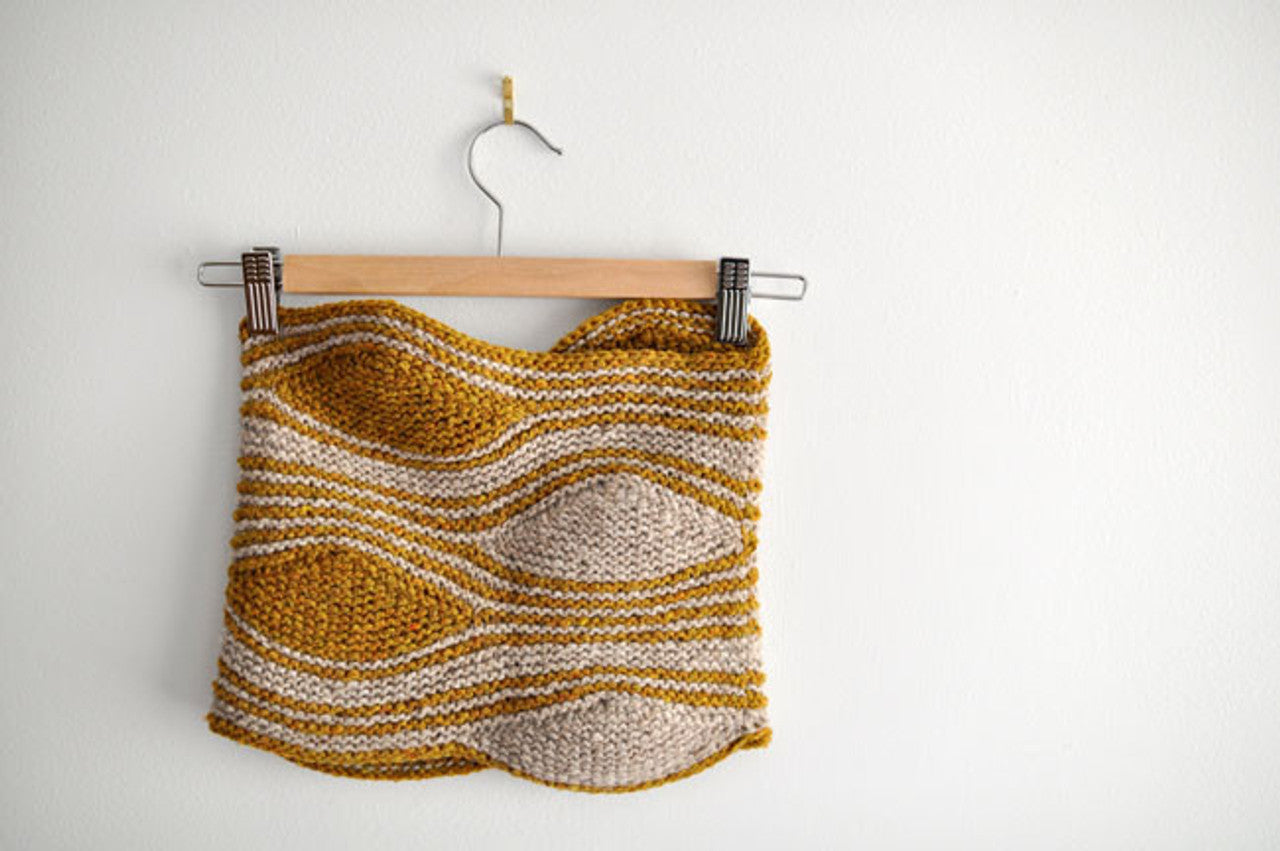 2 color worsted/aran weight cowl using modern short rows. Design by Laura Chau- 120 yards main, 90 yds contrast - perfect for our Cormo worsted or Aran yarns